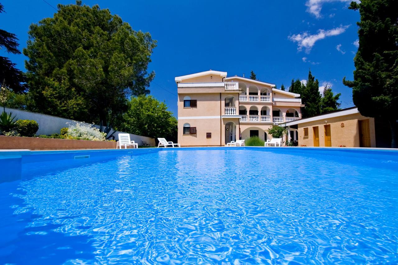 Sun Palace Residence Premantura Kültér fotó