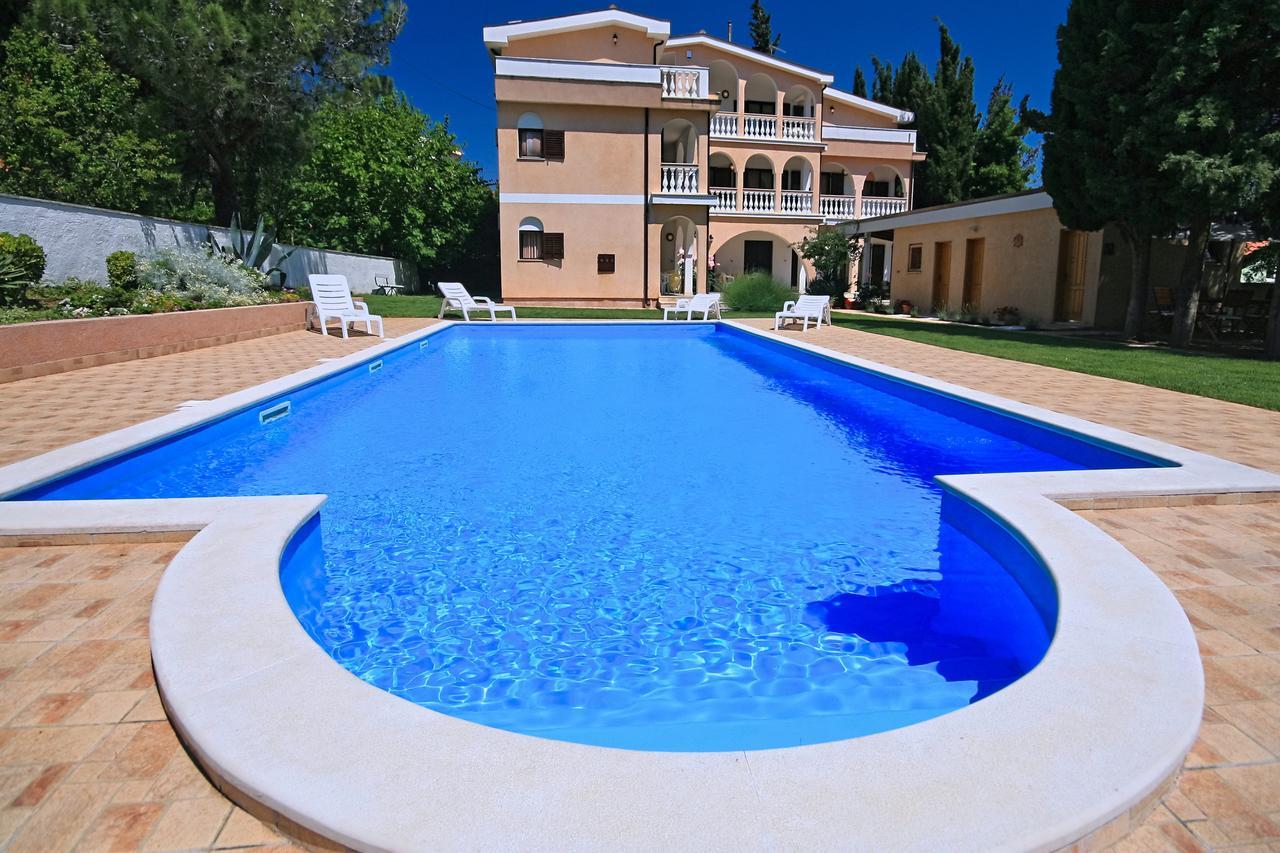 Sun Palace Residence Premantura Kültér fotó